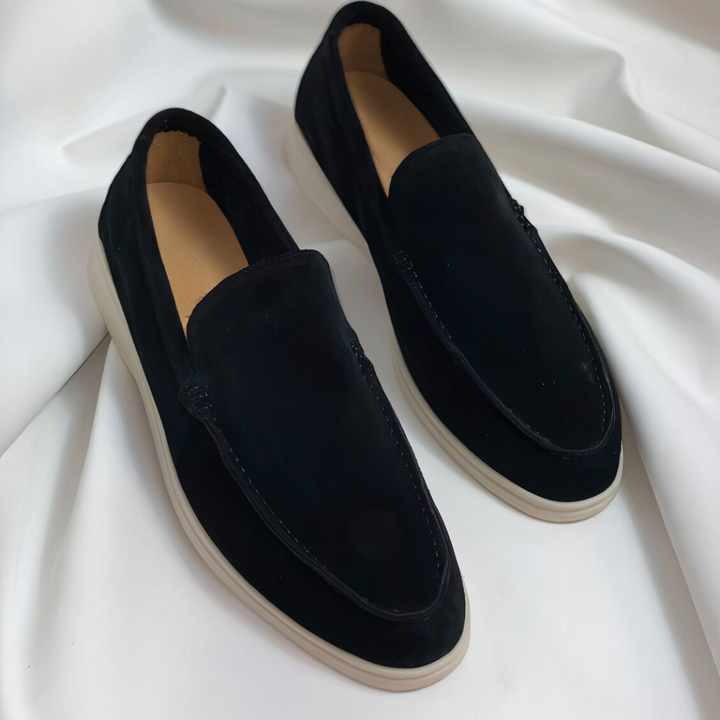 https://cdn.shopify.com/s/files/1/0913/7753/3275/files/Luxe_Su_de_Loafers_Tijdloze_ElegantieTE2_263f9ec1-e180-4219-95f9-dd47fd710789.png?v=1745918408