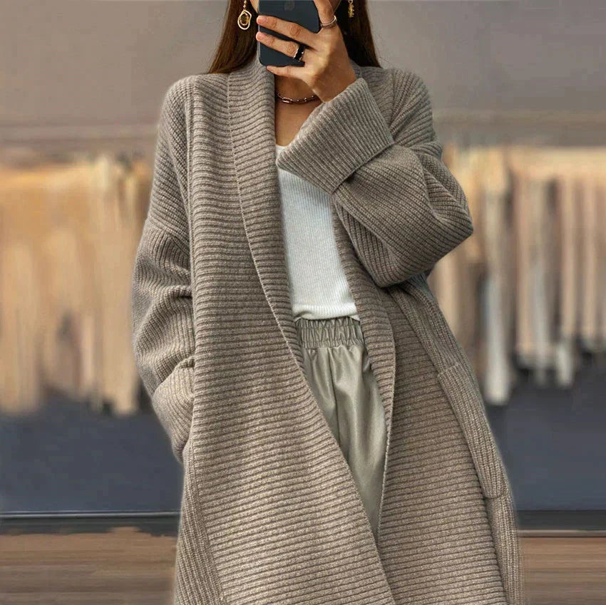 Lange Strickjacke Damen mit modernem Schnitt für Damen
