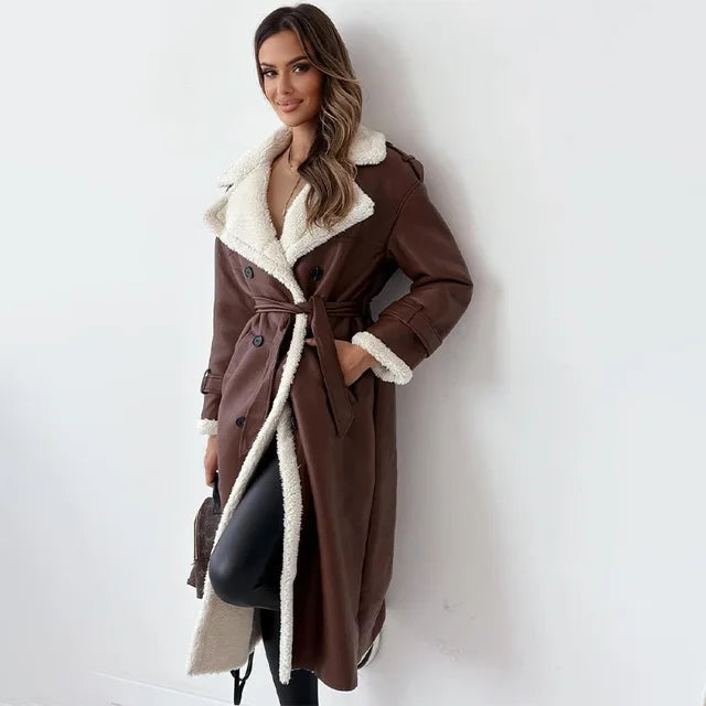 Langer Daunenmantel für Damen aus hochwertigen Materialien