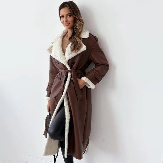 Langer Daunenmantel für Damen aus hochwertigen Materialien