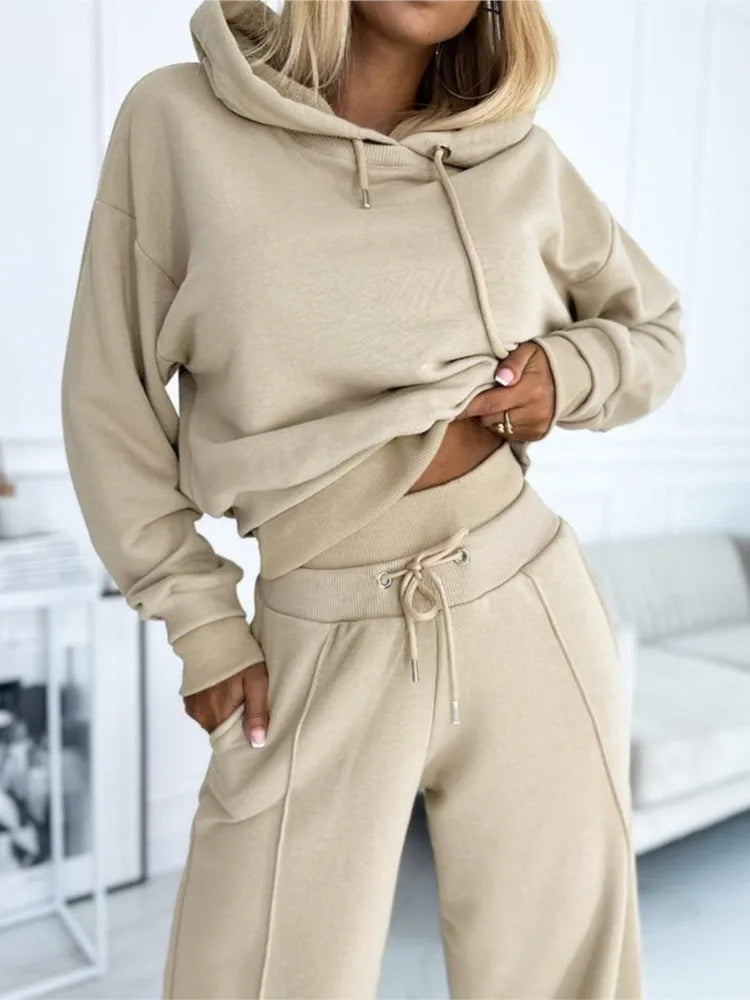 Set aus Kapuzenpullover und Hose für Damen